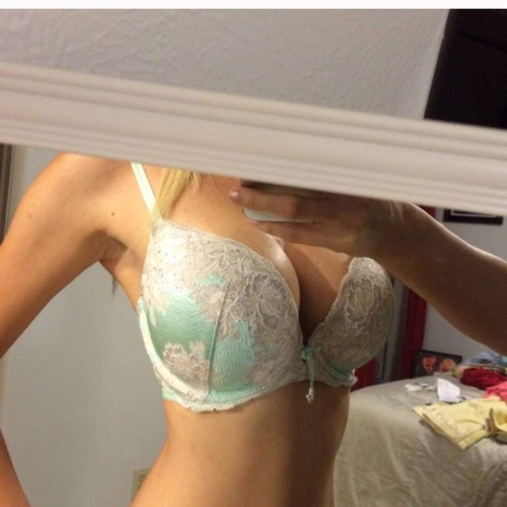 Victoria's Secret Very Sexy edition push-up bra